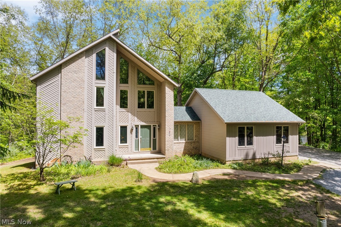 View of front of house featuring a front yard