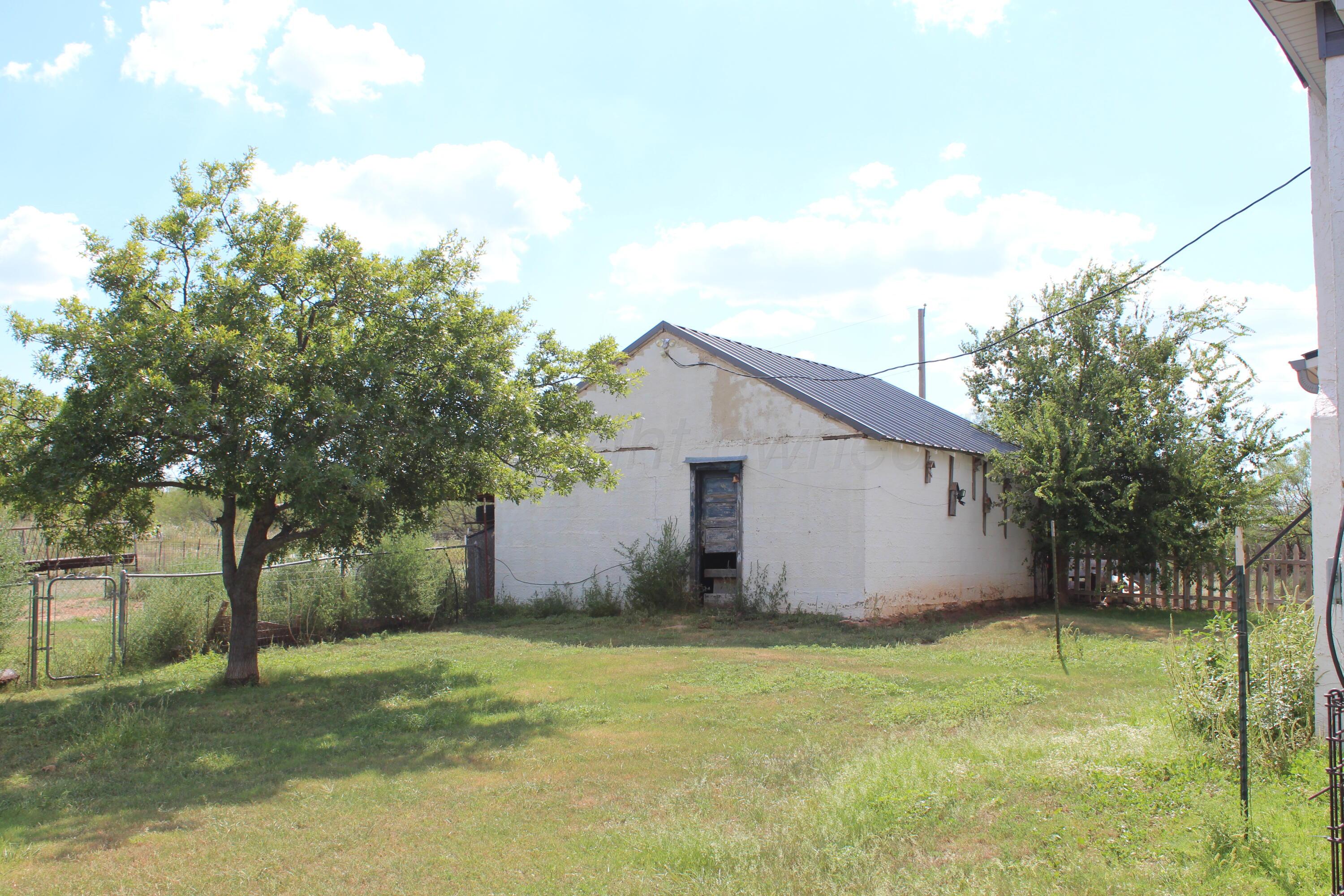 14330 Broome Road Memphis, TX 79245 - Photo 56 of 63 a backyard of a house with lots of green space
