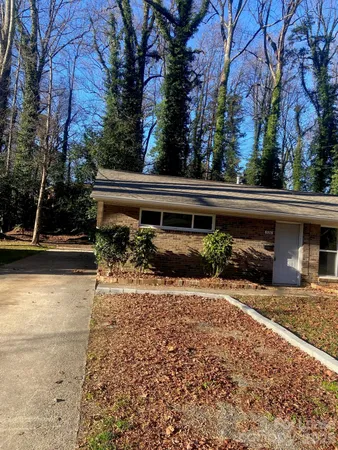 $1,300 | 526 Blendwood Drive, Charlotte, NC 28215