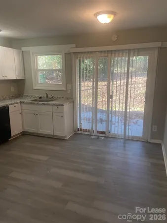 $1,300 | 526 Blendwood Drive, Charlotte, NC 28215