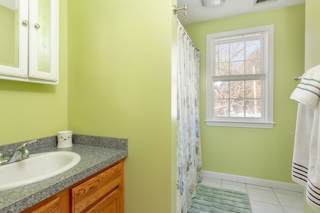 4 Pierceville Road, Unit B Wareham, MA 02576 - Photo 12 of 20