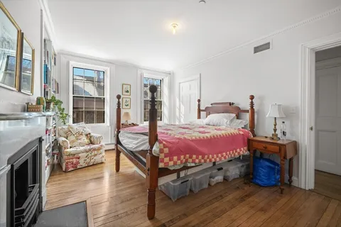 $4,850,000 | 32 West Cedar Street, Boston, MA 02108