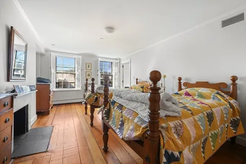 $4,850,000 | 32 West Cedar Street, Boston, MA 02108