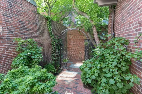 $4,850,000 | 32 West Cedar Street, Boston, MA 02108