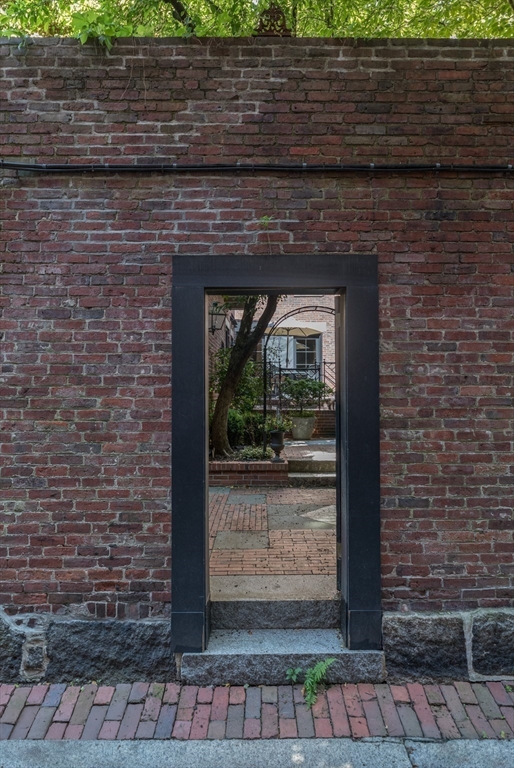 32 West Cedar Street Boston, MA 02108 - Photo 34 of 39 a brick oven with a glass door