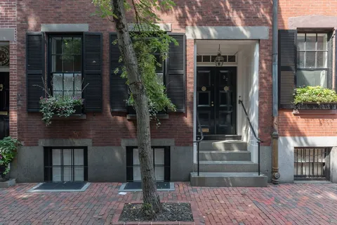 $4,850,000 | 32 West Cedar Street, Boston, MA 02108