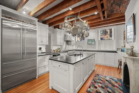 $4,850,000 | 32 West Cedar Street, Boston, MA 02108