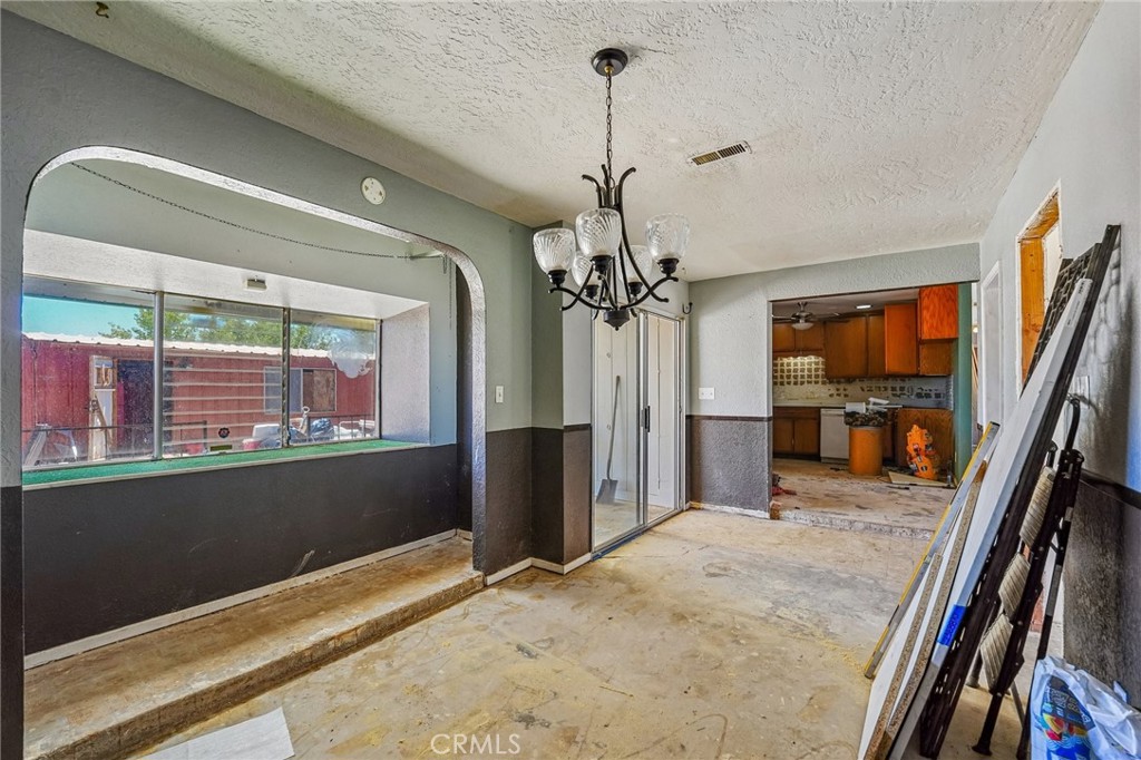 13207 Nicola Road Apple Valley, CA 92308 - Photo 6 of 33 Dining Area