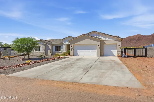 $975,000 | 10464 East Magnolia Road, Gold Canyon, AZ 85118