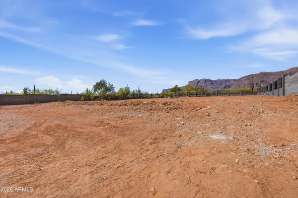 $975,000 | 10464 East Magnolia Road, Gold Canyon, AZ 85118
