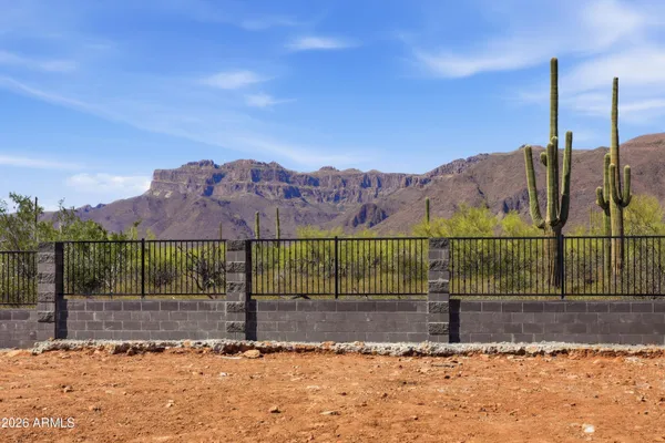 $975,000 | 10464 East Magnolia Road, Gold Canyon, AZ 85118