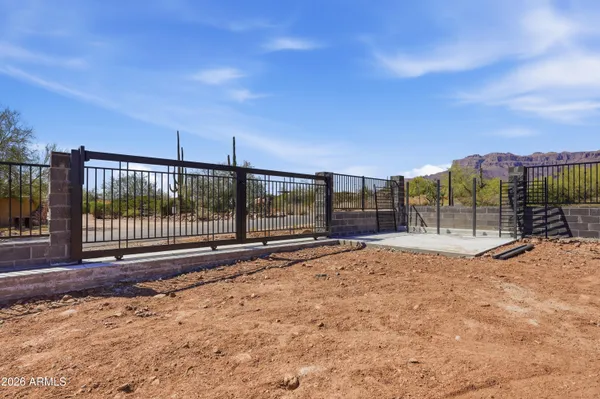 $975,000 | 10464 East Magnolia Road, Gold Canyon, AZ 85118