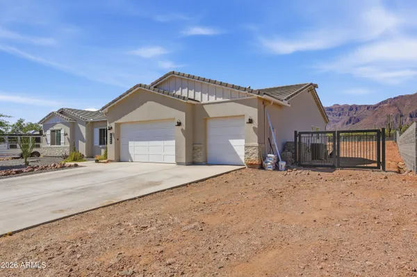 $975,000 | 10464 East Magnolia Road, Gold Canyon, AZ 85118