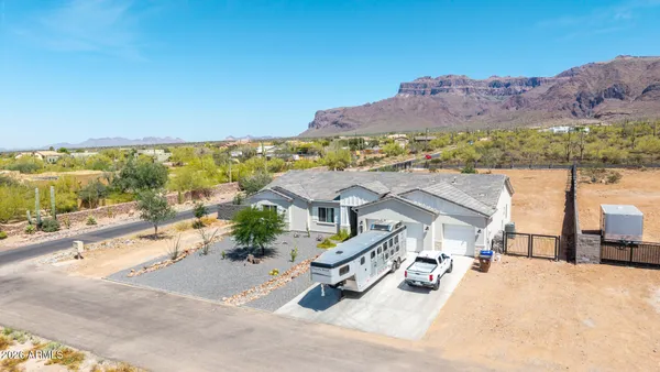 $975,000 | 10464 East Magnolia Road, Gold Canyon, AZ 85118