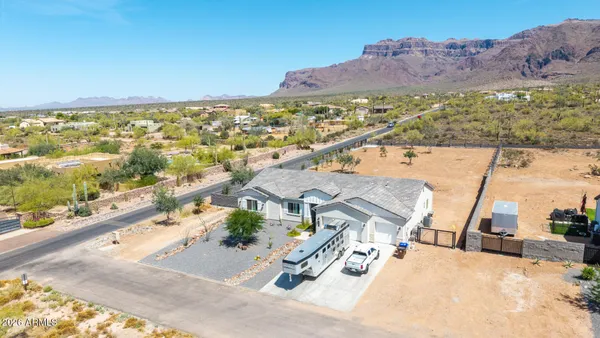 $975,000 | 10464 East Magnolia Road, Gold Canyon, AZ 85118