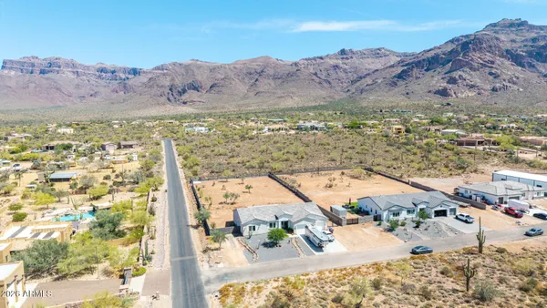 $975,000 | 10464 East Magnolia Road, Gold Canyon, AZ 85118