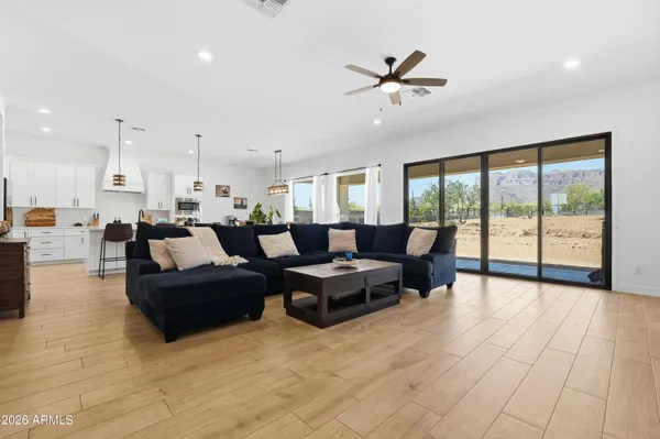 $975,000 | 10464 East Magnolia Road, Gold Canyon, AZ 85118
