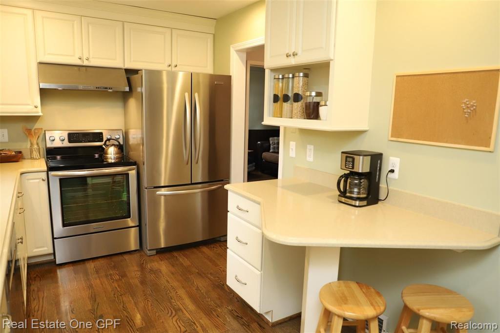 1864 Hawthorne Road Grosse Pointe Woods, MI 48236 - Photo 13 of 30
