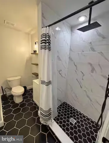 $2,200 | 306 North Carrollton Avenue, Baltimore, MD 21223