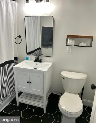 $2,200 | 306 North Carrollton Avenue, Baltimore, MD 21223