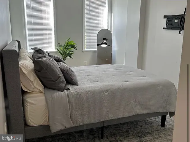 $2,200 | 306 North Carrollton Avenue, Baltimore, MD 21223