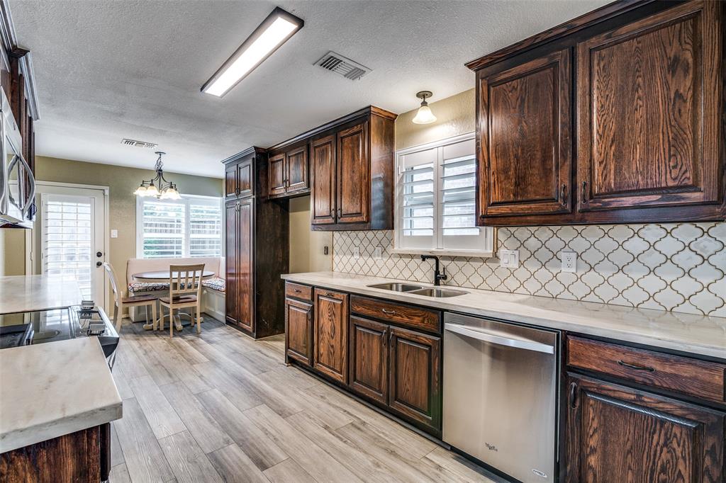 524 Raintree Circle Coppell, TX 75019 - Photo 10 of 24 Gallery Image 10