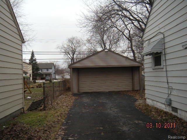 6752 Beech Daly Road Taylor, MI 48180 - Photo 4 of 14 Garage View