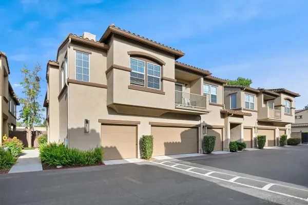 $725,000 | 4484 Brisbane Way, Unit 5, Oceanside, CA 92058