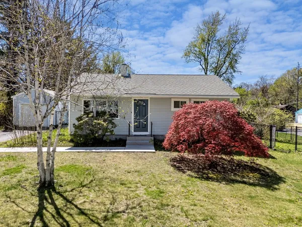 $274,900 | 15 Crestmont Street, Springfield, MA 01108