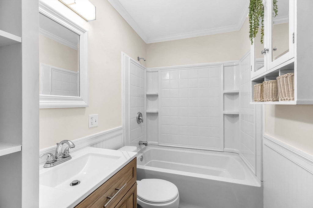 15 Crestmont Street Springfield, MA 01108 - Photo 13 of 24