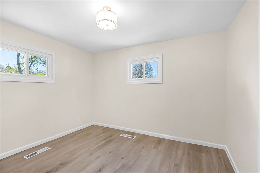 15 Crestmont Street Springfield, MA 01108 - Photo 14 of 24