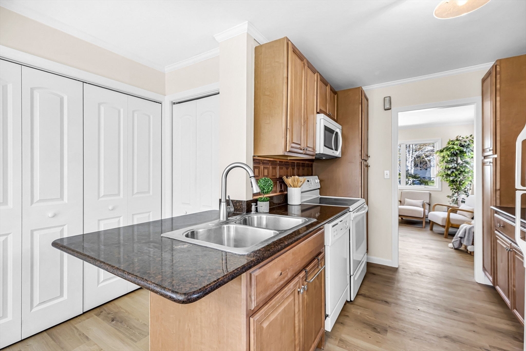 15 Crestmont Street Springfield, MA 01108 - Photo 6 of 24