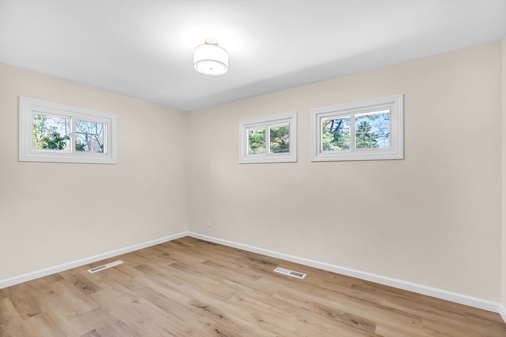15 Crestmont Street Springfield, MA 01108 - Photo 10 of 24