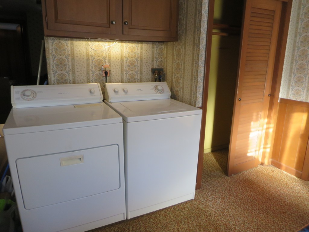 28 Craig Road Holland, MA 01521 - Photo 9 of 19 a utility room with dryer and washer