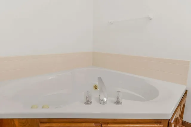 $330,000 | 1008 Northwest 62nd Terrace, Kansas City, MO 64118