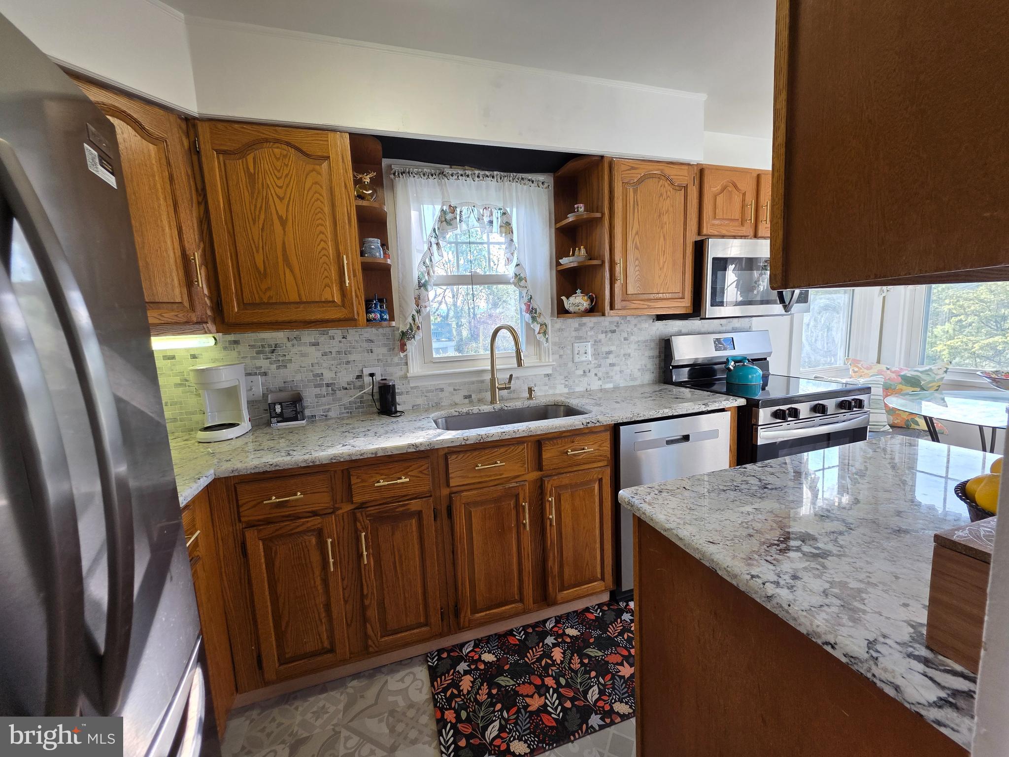 175 South Court Street Luray, VA 22835 - Photo 7 of 43 sunny happy upgraded kitchen!