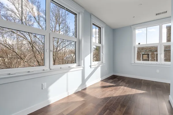 $2,995 | 136 Babcock Street, Unit 402, Brookline, MA 02446