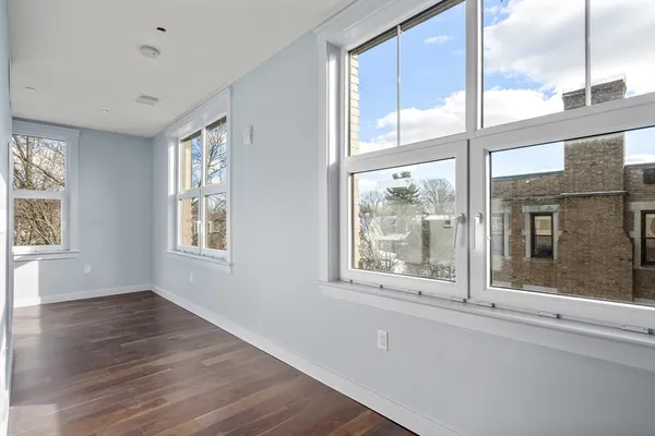 $2,995 | 136 Babcock Street, Unit 402, Brookline, MA 02446