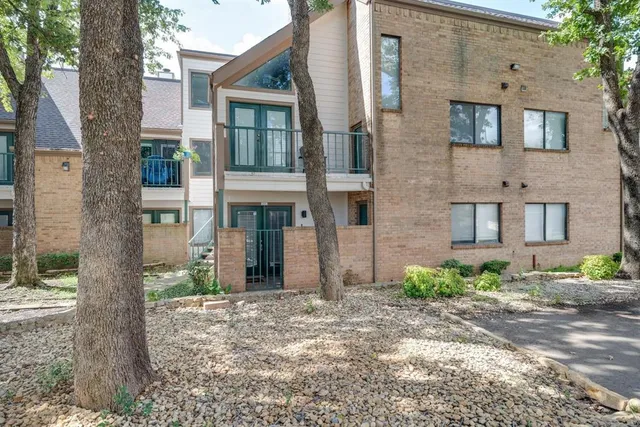$1,200 | 2304 Balsam Drive, Unit E107, Arlington, TX 76006