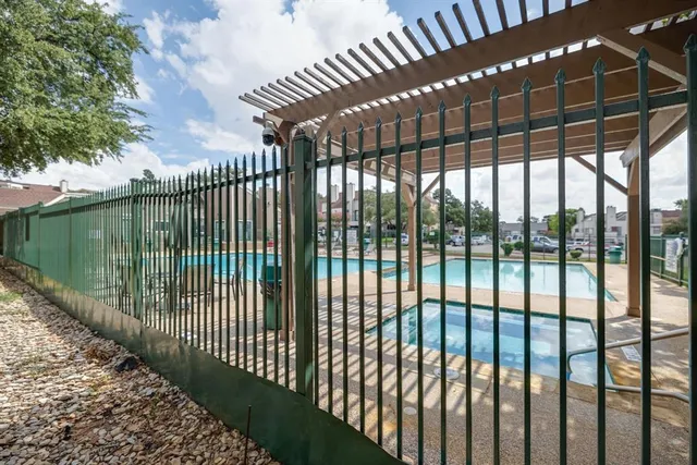 $1,200 | 2304 Balsam Drive, Unit E107, Arlington, TX 76006