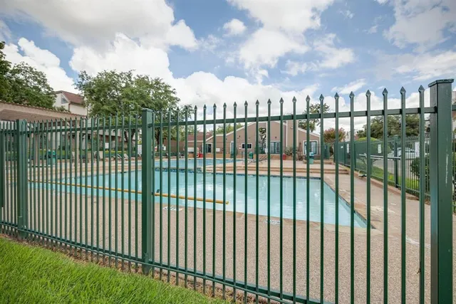 $1,200 | 2304 Balsam Drive, Unit E107, Arlington, TX 76006