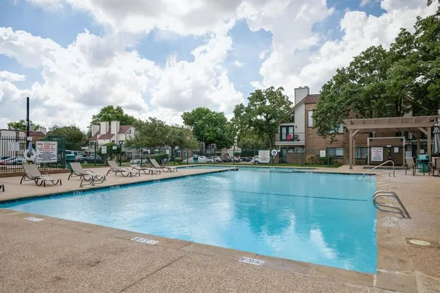 $1,200 | 2304 Balsam Drive, Unit E107, Arlington, TX 76006