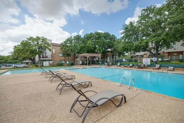 $1,200 | 2304 Balsam Drive, Unit E107, Arlington, TX 76006