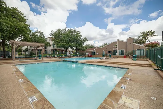 $1,200 | 2304 Balsam Drive, Unit E107, Arlington, TX 76006