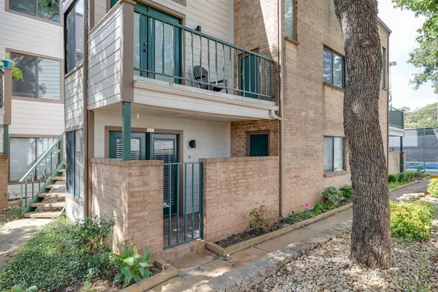 $1,200 | 2304 Balsam Drive, Unit E107, Arlington, TX 76006