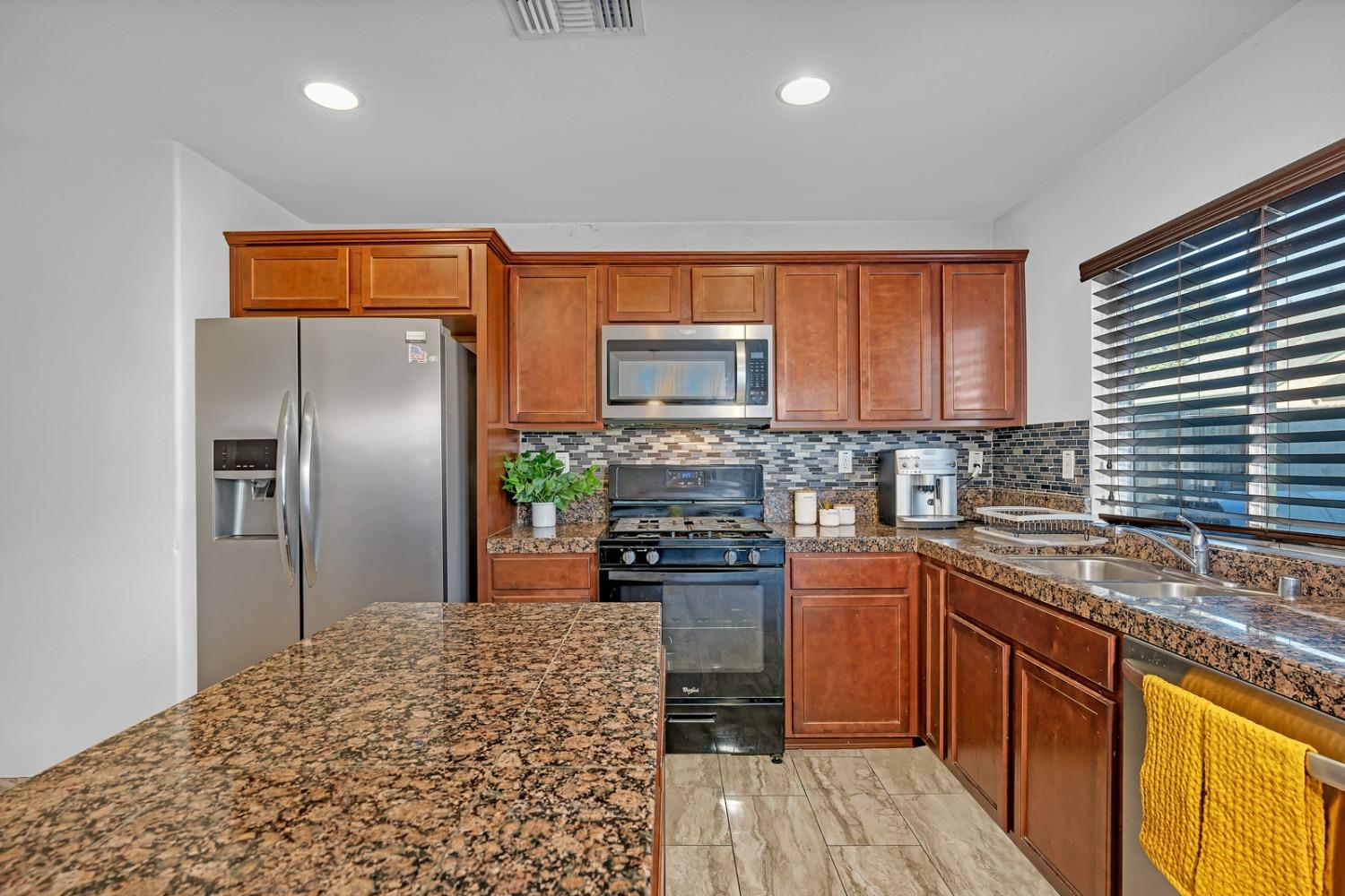 1438 Mandarin Street Madera, CA 93638 - Photo 13 of 39