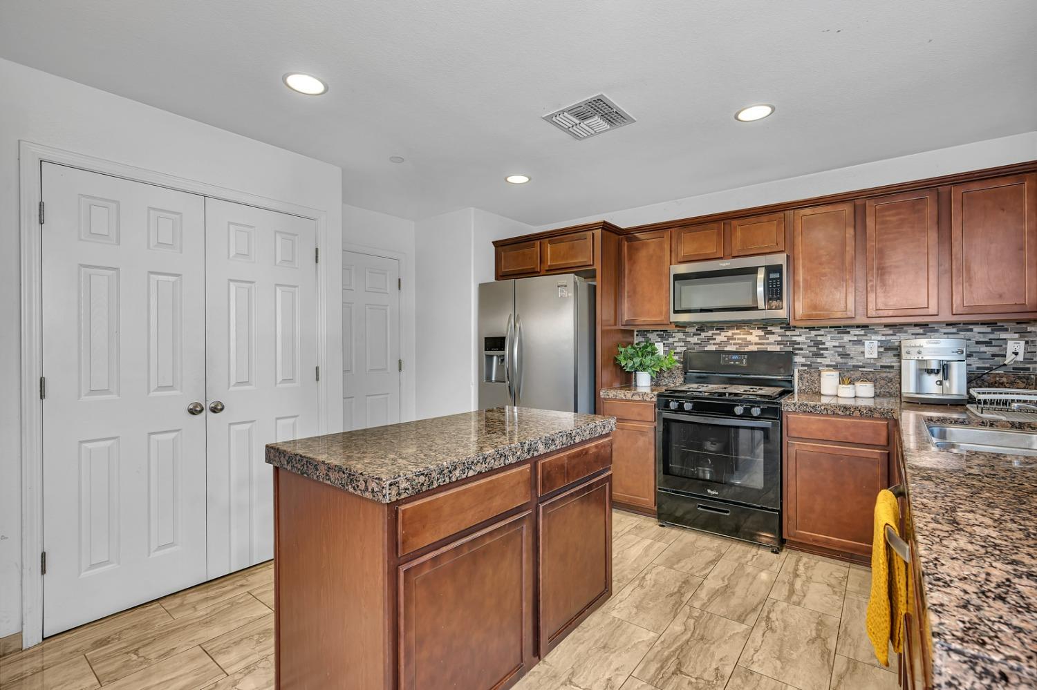 1438 Mandarin Street Madera, CA 93638 - Photo 14 of 39