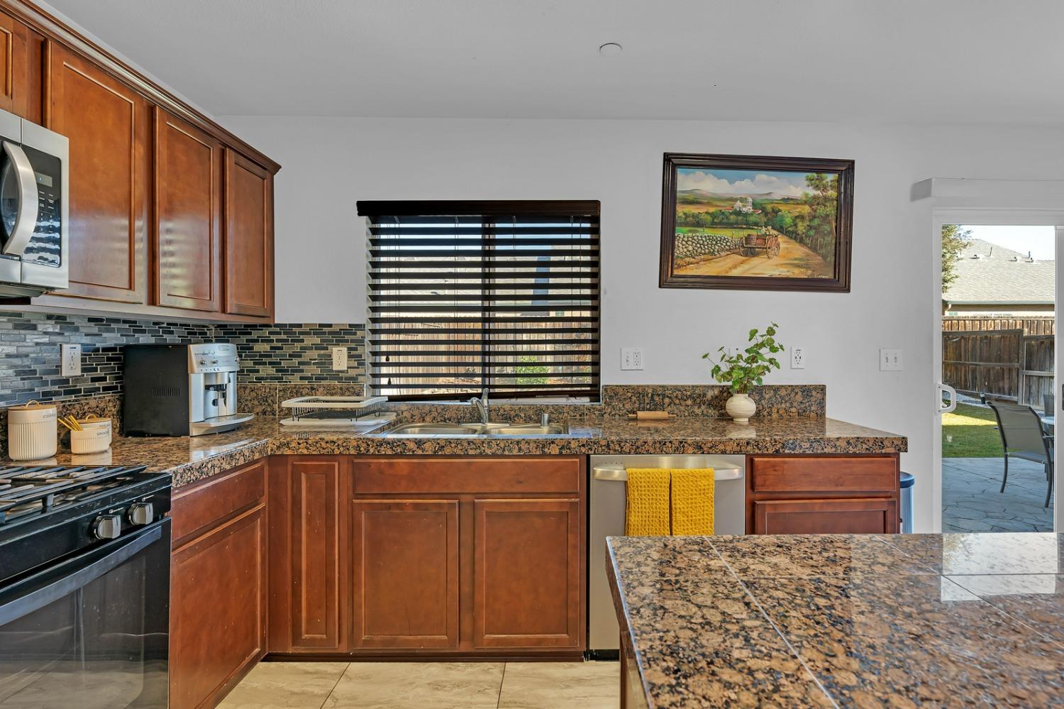 1438 Mandarin Street Madera, CA 93638 - Photo 15 of 39