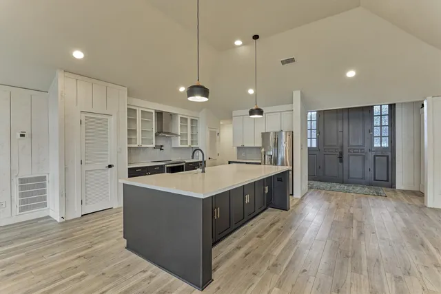 $875,000 | 14696 South Diamondhead, Conroe, TX 77356