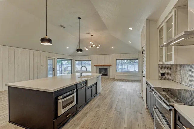 $875,000 | 14696 South Diamondhead, Conroe, TX 77356